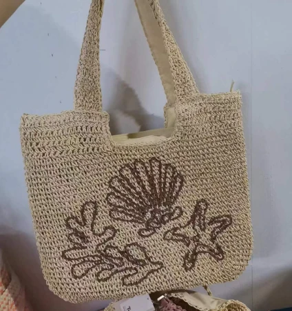 برائیڈری پیٹرن کے ساتھ کاغذی کروشیٹ شولڈر بیگ